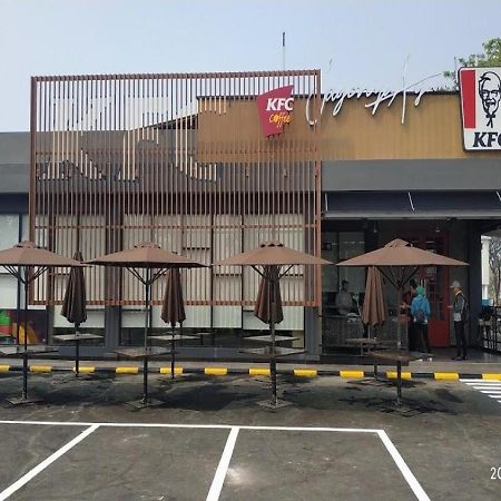 Traveller Home Tangerang Esterno foto