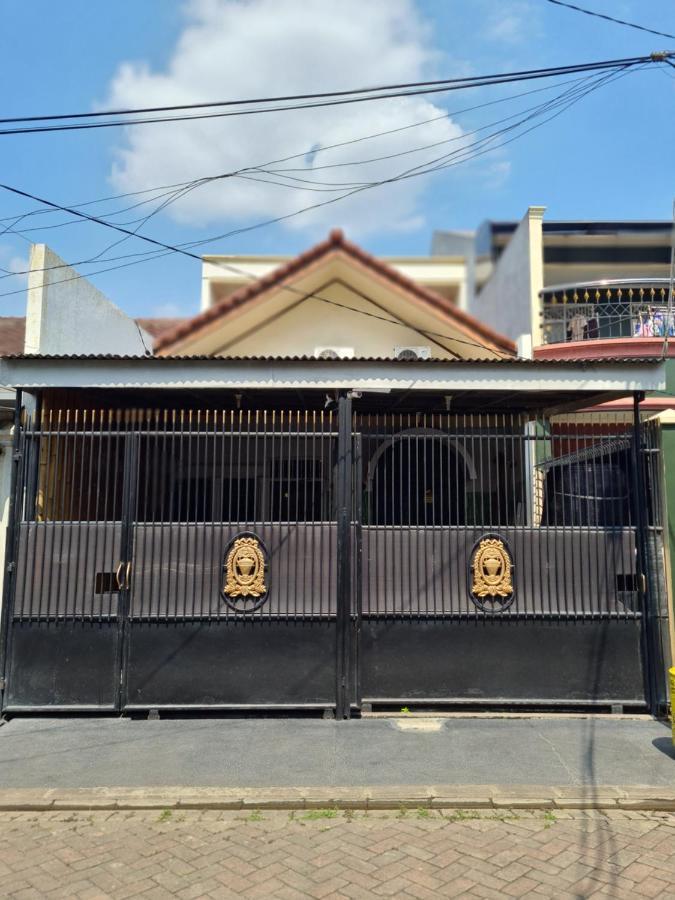 Traveller Home Tangerang Esterno foto