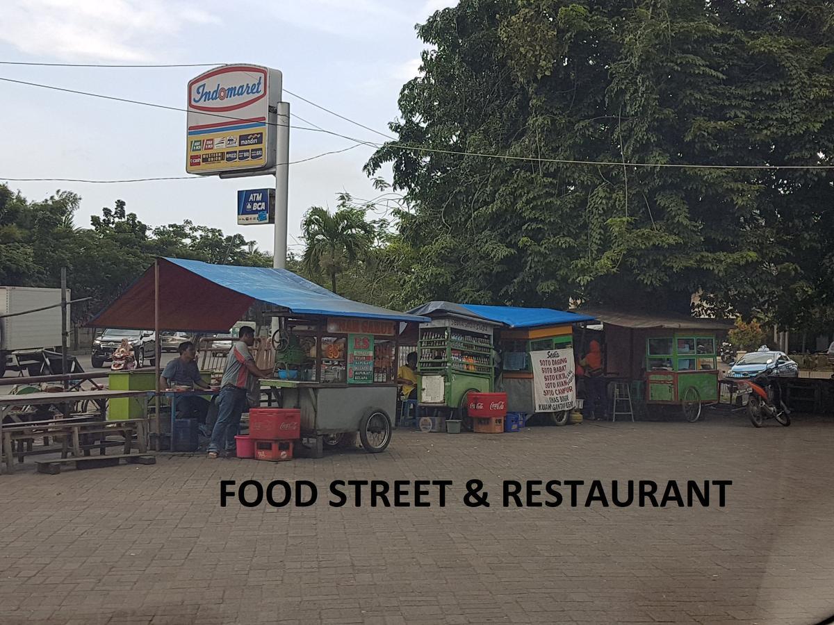 Traveller Home Tangerang Esterno foto